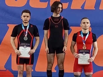 Ярослав Елфимов серебряный призер первенства России по пауэрлифтингу